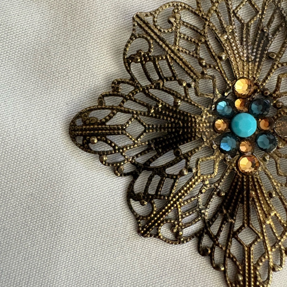Metal Filigree Flower Rhinestone Earrings - Picture 4 of 6